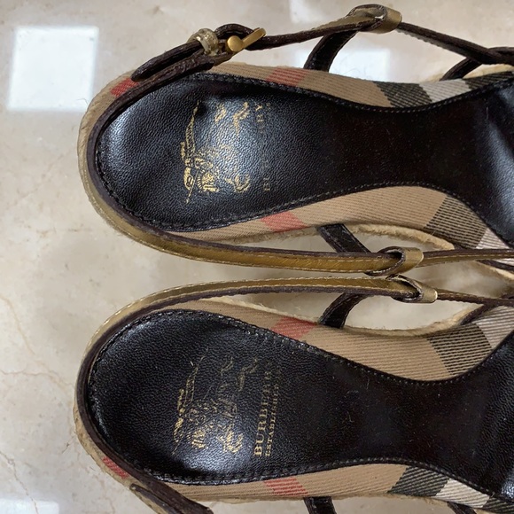 BURBERRY SIGNATURE WEDGE IN GOLD METALLIC LEATHER WITH JUTE WRAPPED HEEL SZ 8 - Picture 11 of 12